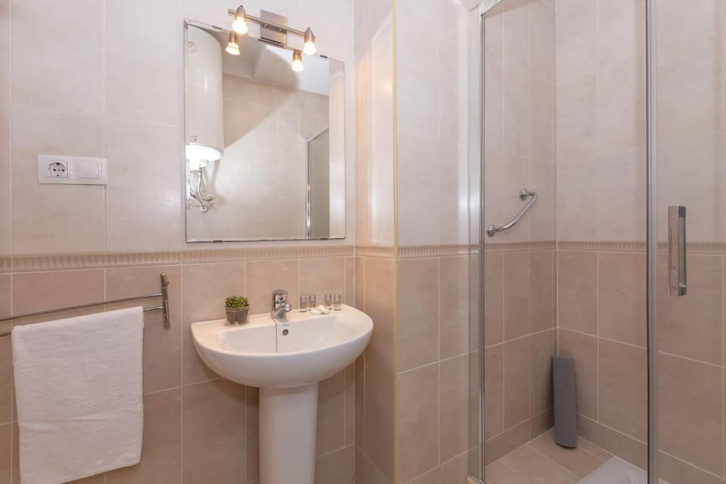 Apartamento Suite Centrico مالقة المظهر الخارجي الصورة